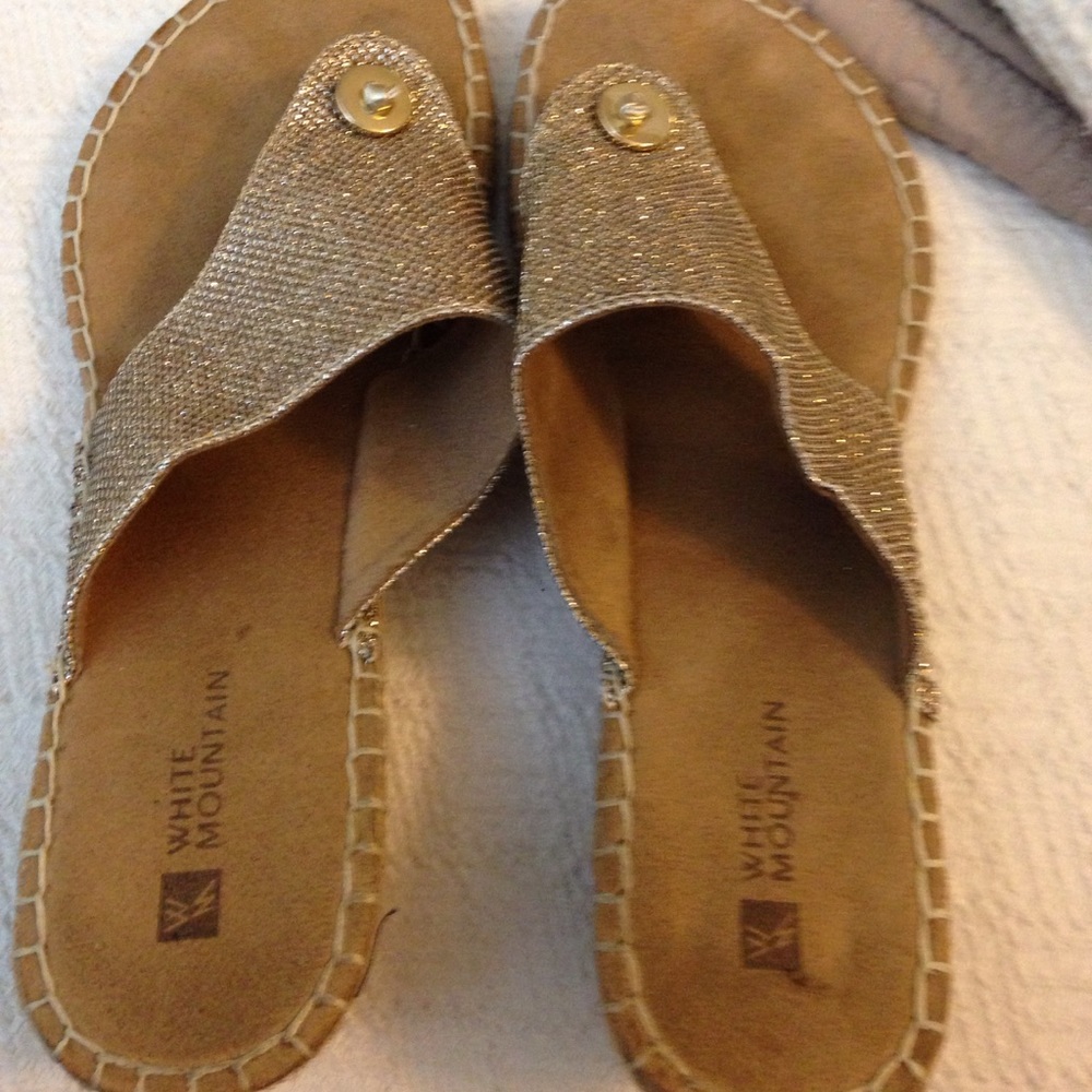 💥💥💥White mountain gold thongs7.5